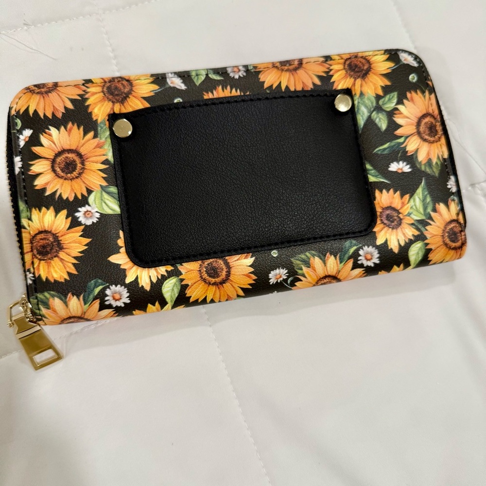 Last Week!! 5 for $25!! NOBO Sunflower 🌻 Zip Around Wallet.